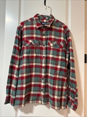 Patagonia Men’s Red, Teal & Cream Plaid Button-Down Flannel Shirt